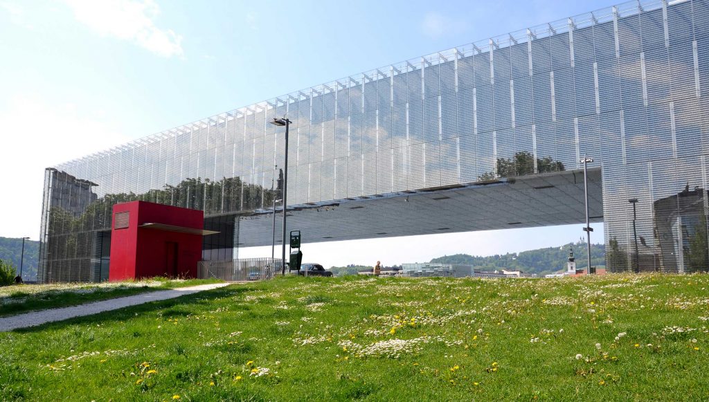 impressive places in Linz: Lentos Art Museum